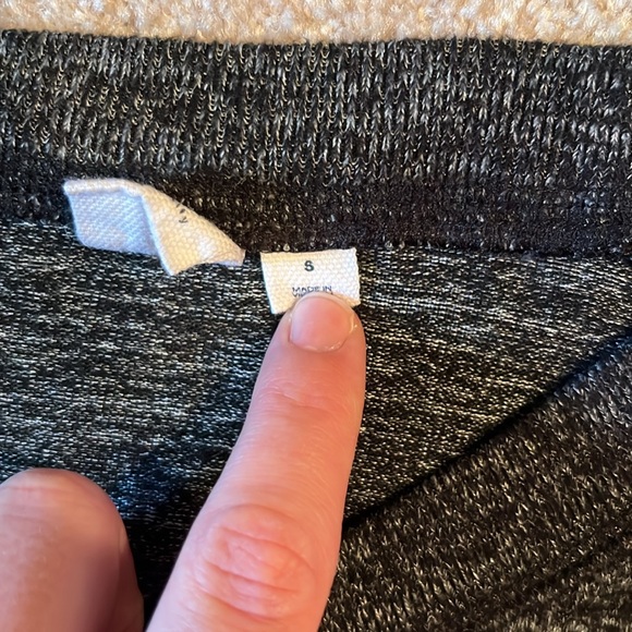 Small gray Gap maternity sweater - Picture 3 of 4